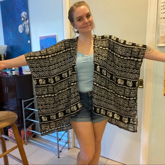 Elephant Pattern Open Front Top - Picture 6 of 6